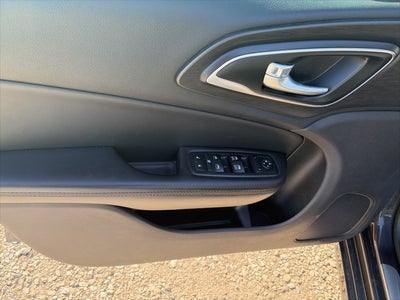 2017 Chrysler 200 Limited