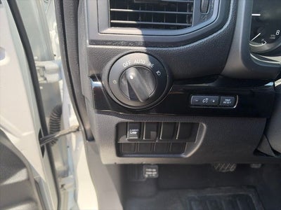 2022 Nissan Titan SV