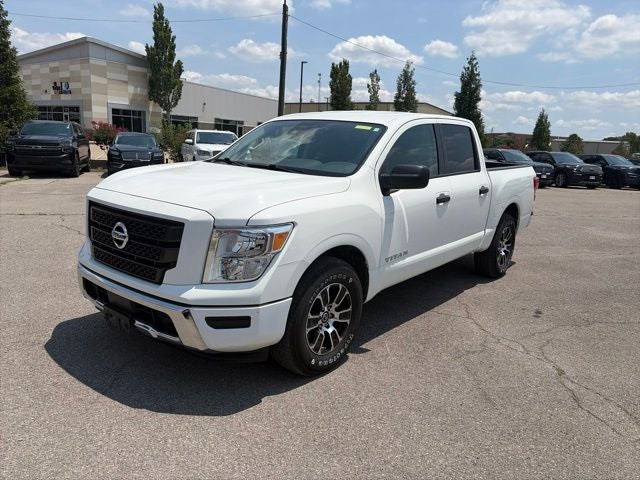 2022 Nissan Titan SV