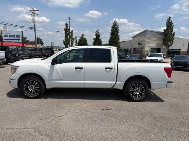 2022 Nissan Titan SV