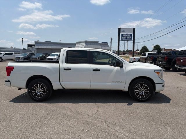 2022 Nissan Titan SV