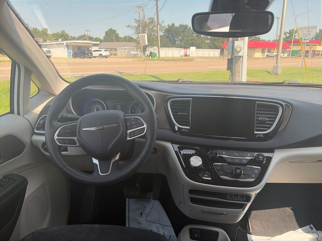 2024 Chrysler Voyager LX