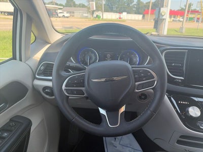 2024 Chrysler Voyager LX