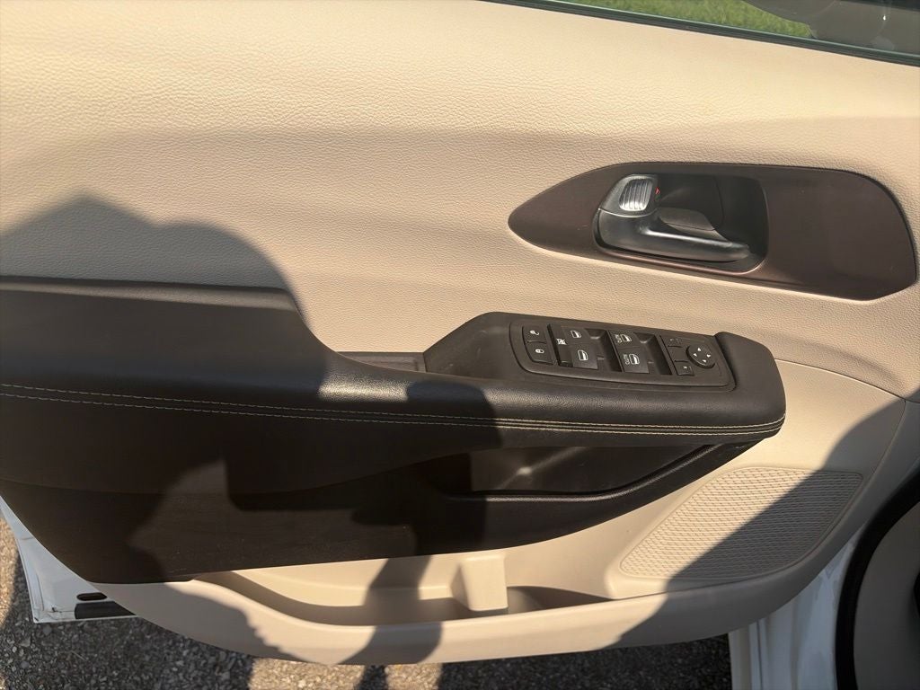 2024 Chrysler Voyager LX