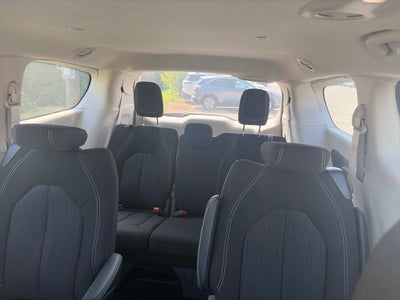 2024 Chrysler Voyager LX