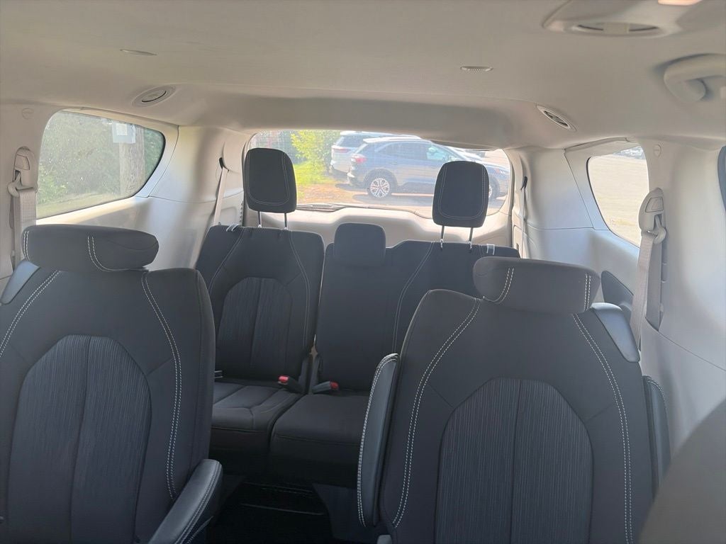 2024 Chrysler Voyager LX
