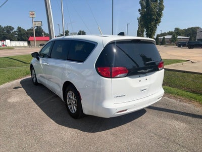 2024 Chrysler Voyager LX