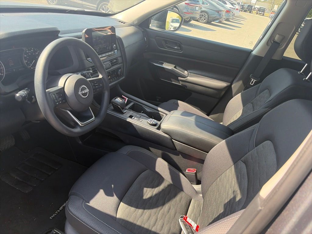 2025 Nissan Pathfinder S