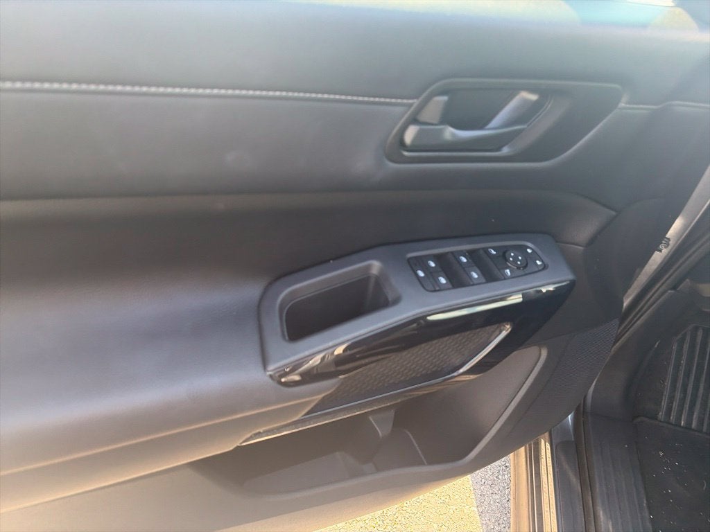 2025 Nissan Pathfinder S