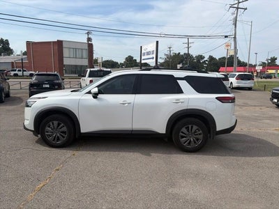 2025 Nissan Pathfinder SV