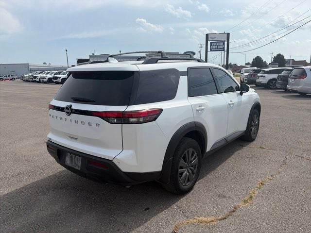2025 Nissan Pathfinder SV