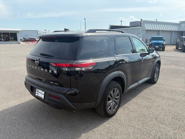 2024 Nissan Pathfinder SV