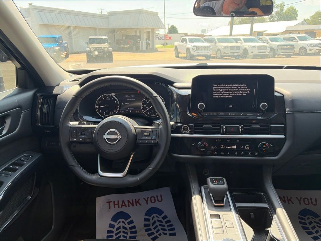 2024 Nissan Pathfinder SV