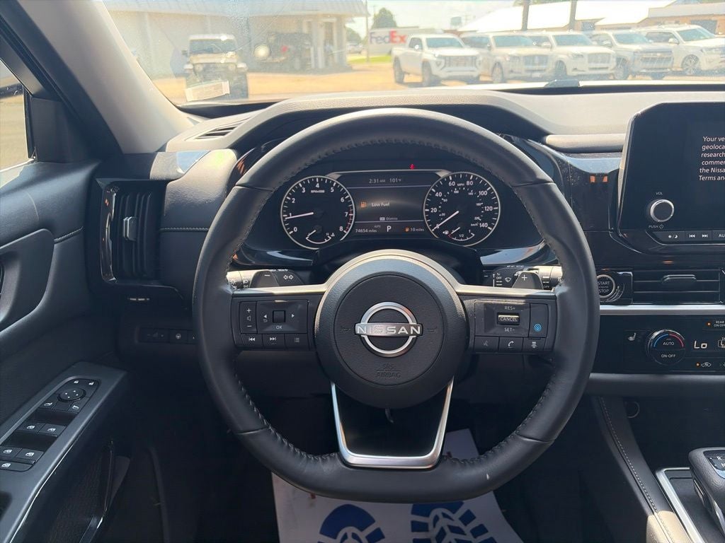 2024 Nissan Pathfinder SV