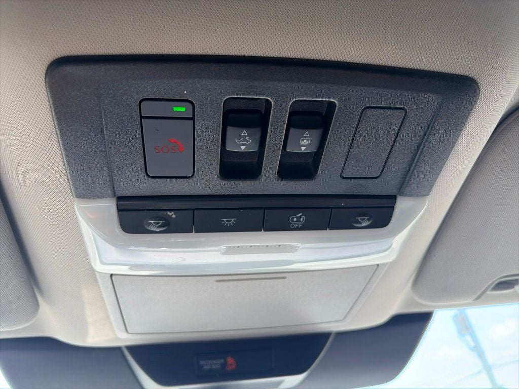 2024 Nissan Pathfinder SV