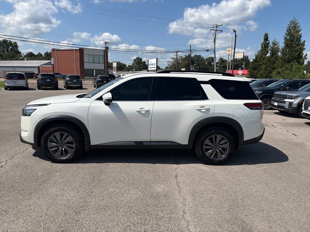 2024 Nissan Pathfinder SV