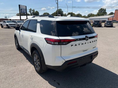 2024 Nissan Pathfinder SV
