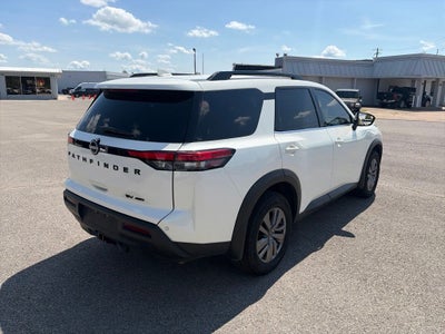 2024 Nissan Pathfinder SV