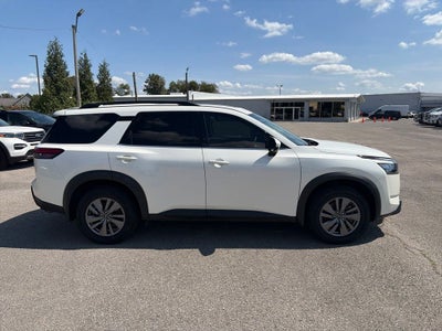 2024 Nissan Pathfinder SV
