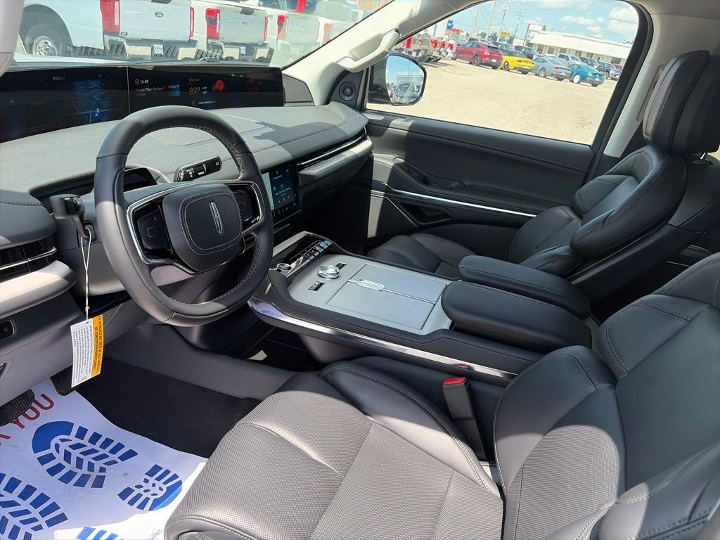 2027 Lincoln Navigator Premiere