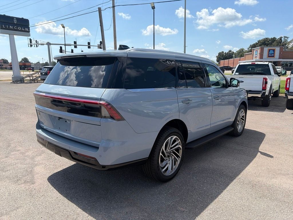 2027 Lincoln Navigator Premiere