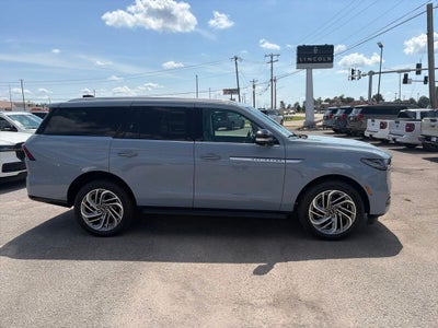 2027 Lincoln Navigator Premiere