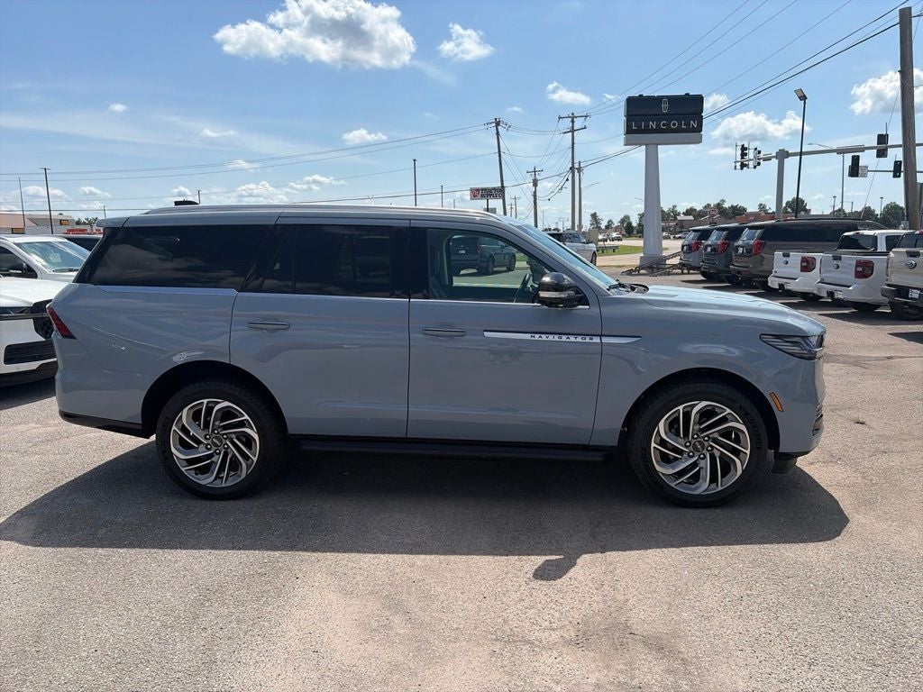 2027 Lincoln Navigator Premiere