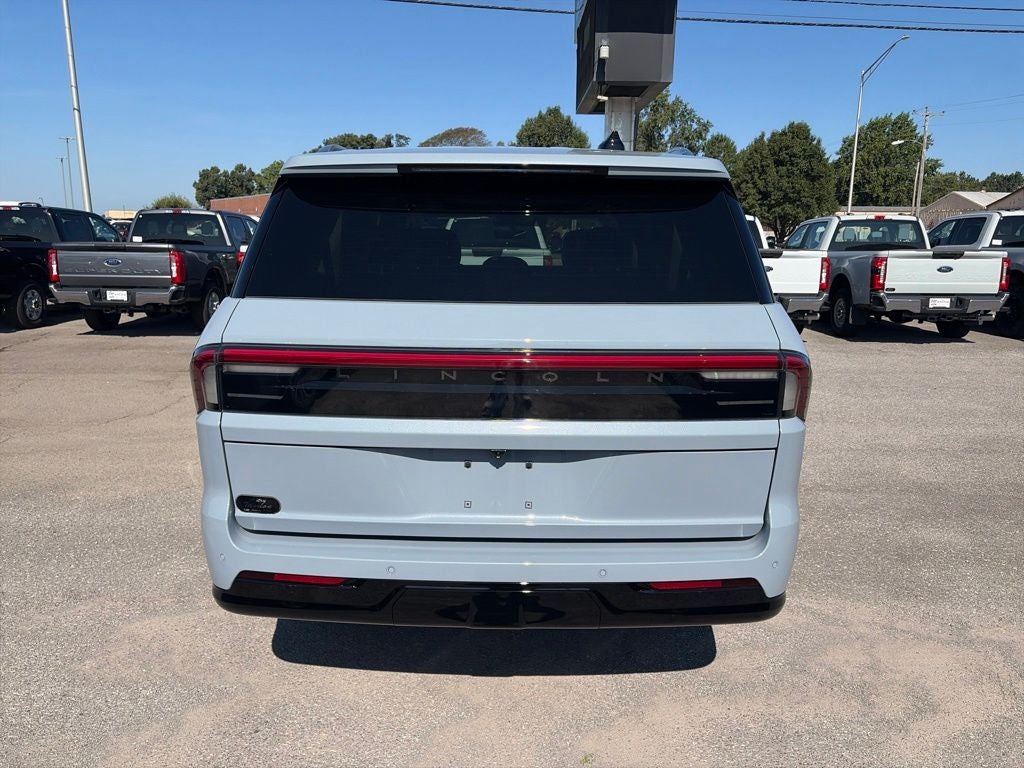 2027 Lincoln Navigator L Reserve