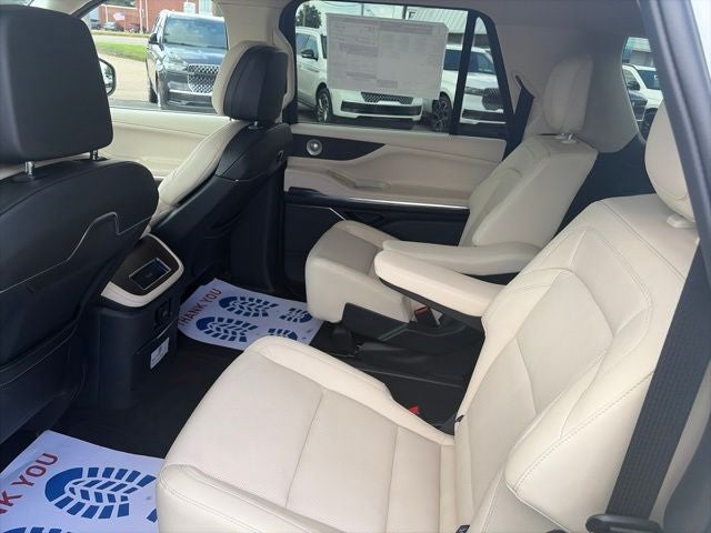 2027 Lincoln Navigator L Reserve